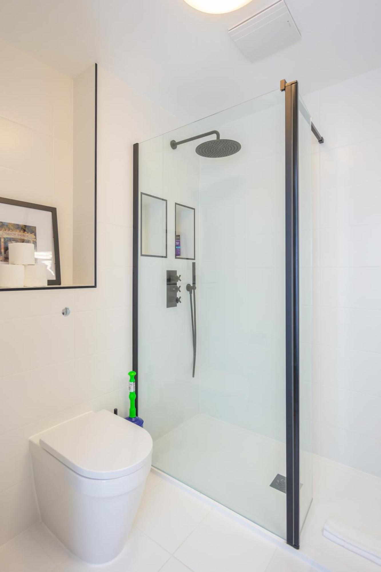Stylish 1 Bedroom Apartment In Holborn In A Great Location Londen Buitenkant foto