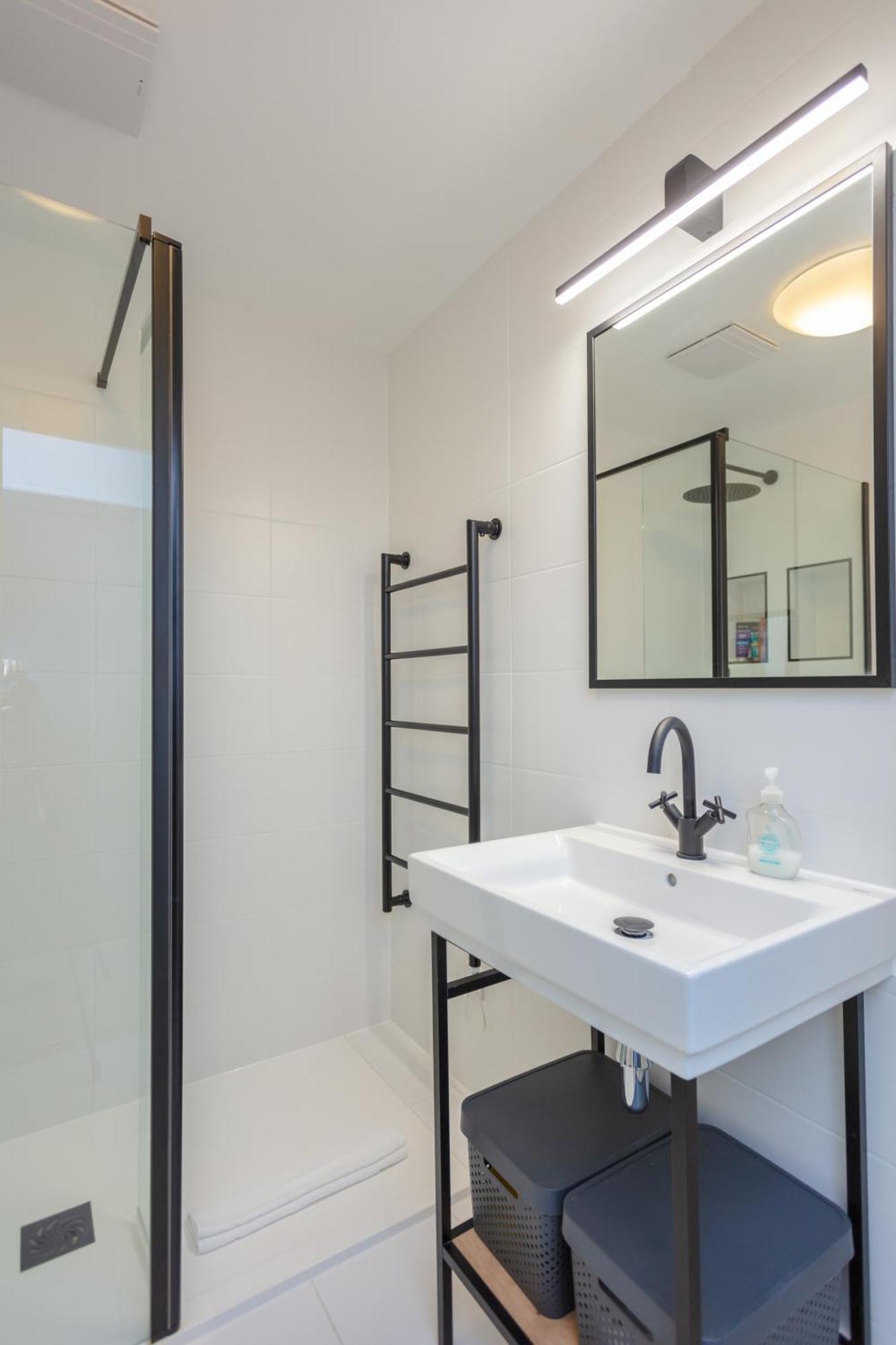 Stylish 1 Bedroom Apartment In Holborn In A Great Location Londen Buitenkant foto